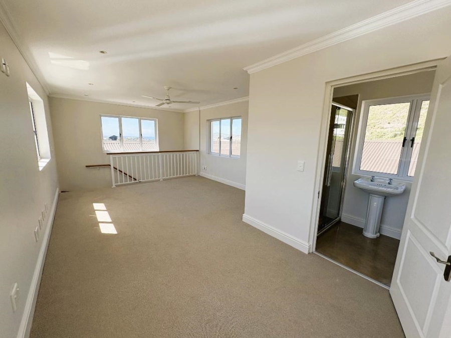 5 Bedroom Property for Sale in Whale Rock Western Cape